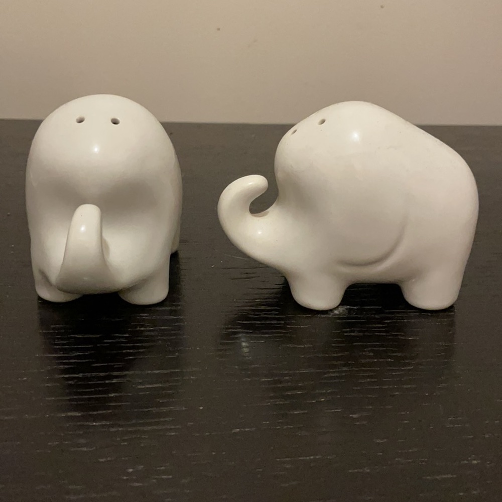 New American Atelier Elephant Salt&Pepper  Shakers